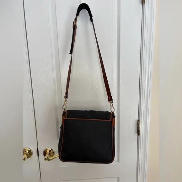 Bottega Veneta Crossbody. Flap Lock Closure. Purchased from JEBWA. - Picture 3 of 9